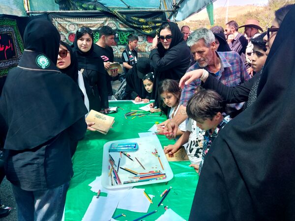 خدمت‌رسانی پیشتازان و خبرنگاران دانش‌آموزی در موکب عشاق‌الحسین گاوازنگ