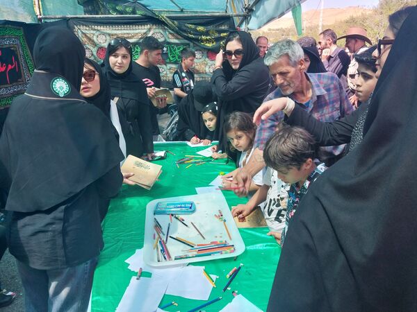 خدمت‌رسانی پیشتازان و خبرنگاران دانش‌آموزی در موکب عشاق‌الحسین گاوازنگ