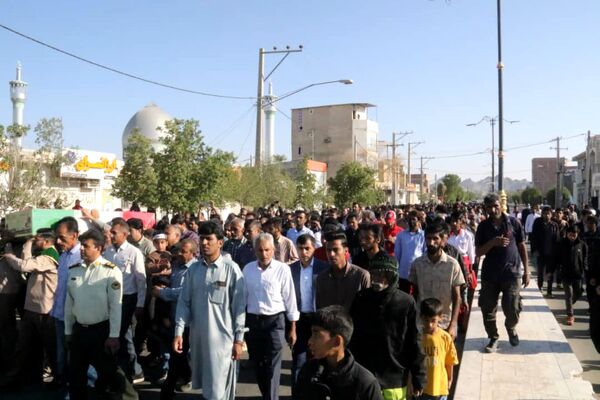 تشییع پیکر شهید گمنام در قلعه‌گنج همراه با حضور گسترده مردم