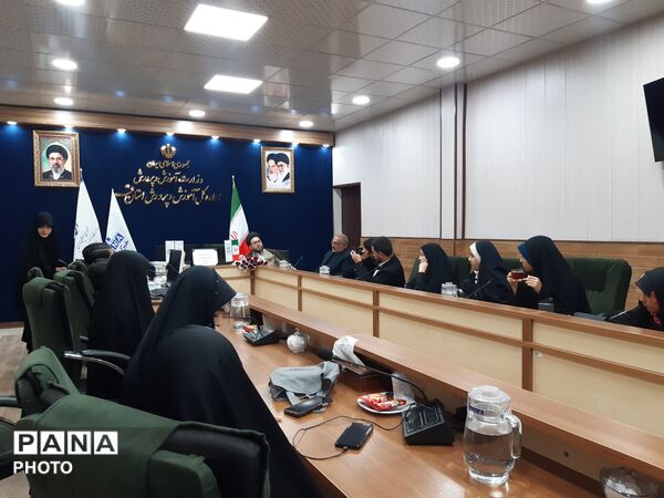 نشست صمیمی خبرنگاران پانا با مدیرکل آموزش و پرورش قم