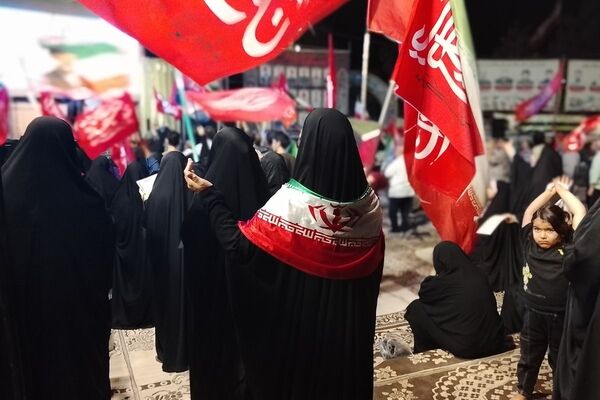 تجمع پرشور مردم در میدان معلم شهید امام خامنه‌ای