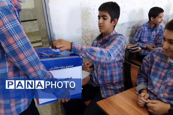 انتخاباتی برای ایجاد آرامش فکری و روحی در دبیرستان معارف صدرا ولایت 