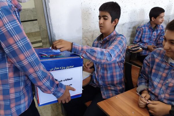 انتخاباتی برای ایجاد آرامش فکری و روحی در دبیرستان معارف صدرا ولایت 
