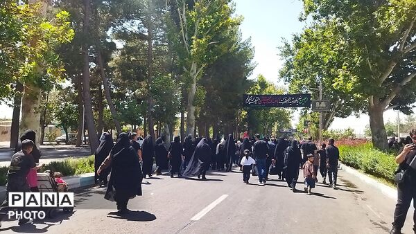 عاشقان حسینی ( ع) به یاد پیاده روی اربعین در نیشابور پیاده روی کردند-۲