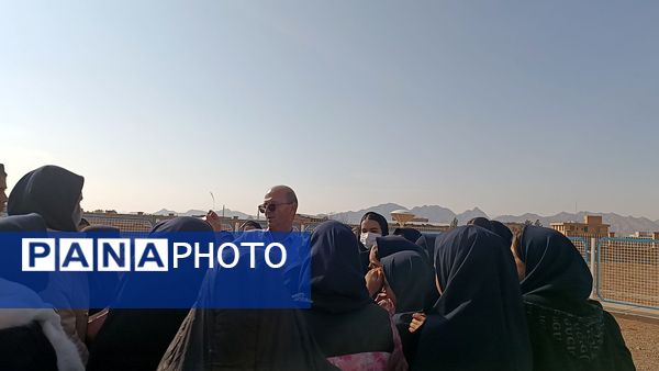 بازدید دانش آموزان دبیرستان فرزانگان از اداره هواشناسی خواف