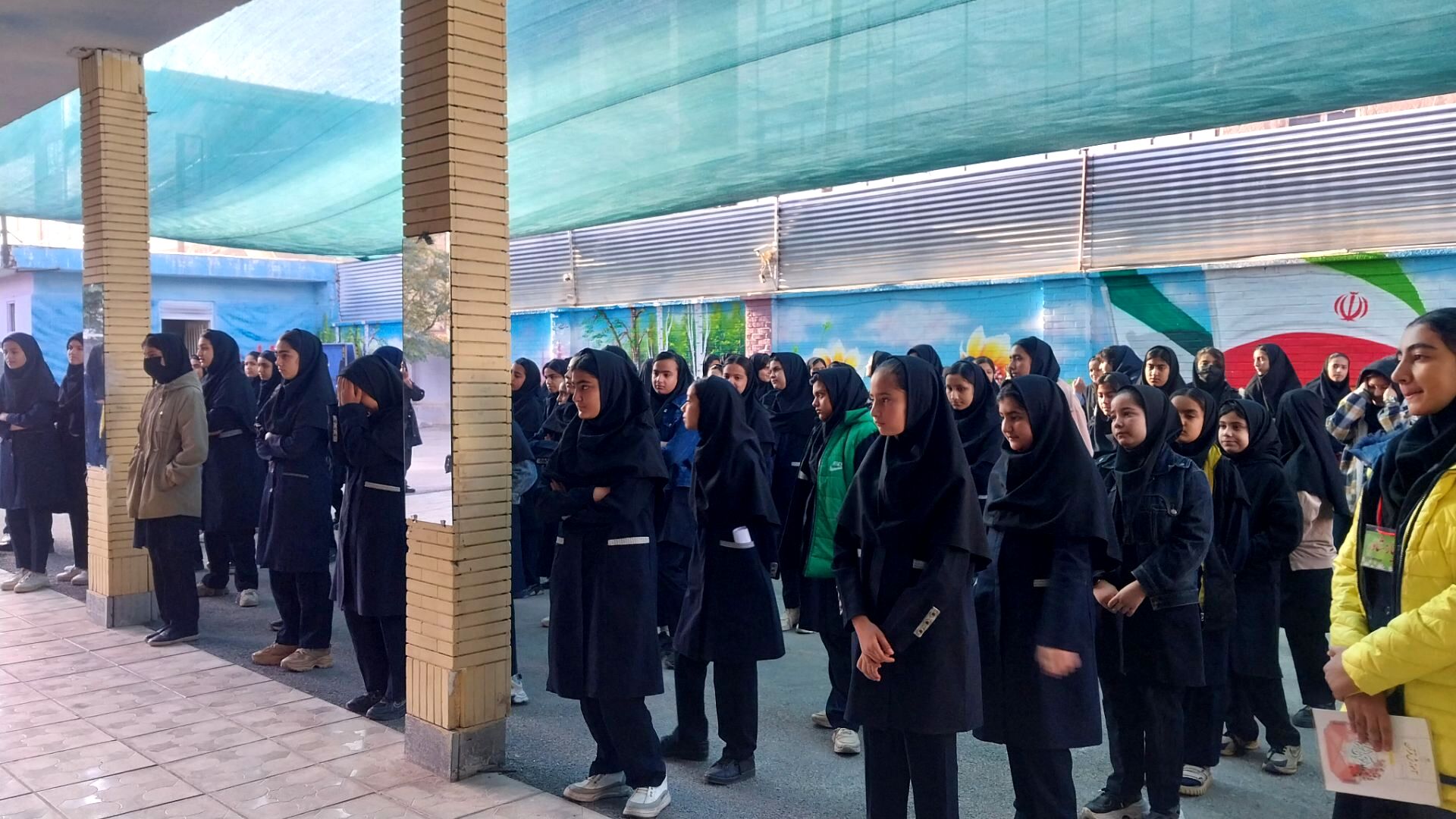 گرامیداشت هفته بسیج دانش آموزی در دبیرستان فیاض 