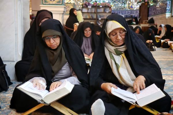 مراسم قرائت دعای ام داوود در امامزاده سید عباس بن موسی (ع) در بجنورد 