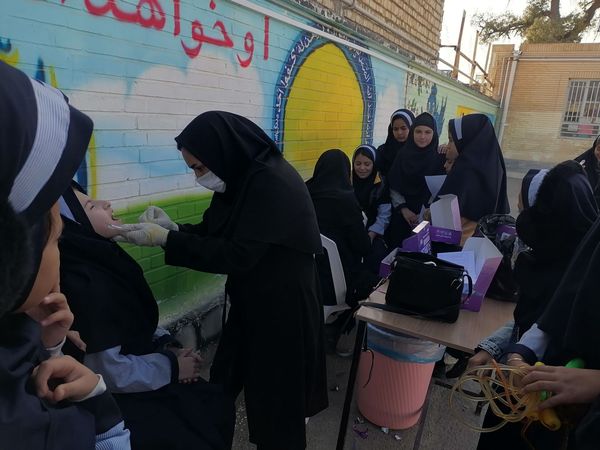 وارنیش فلوراید برای دانش آموزان دبستان ناهید نخودی 