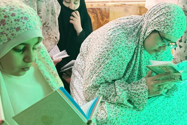 آغاز آیین معنوی اعتکاف در مصلای اسلامشهر با حضور گسترده نوجوانان