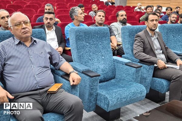 گردهمایی دبیران و آموزگاران تربیت بدنی در کانون فرهنگی تربیتی امام خمینی (ره) به مناسبت هفته تربیت بدنی و ورزش 