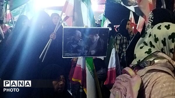 دختران نیشابوری در صف اول تجمعات-۳