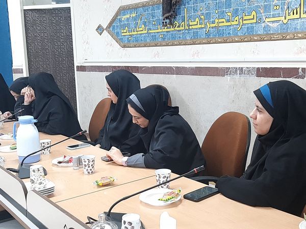 کارگاه تحکیم بنیان خانواده با محوریت مهارت‌های ارتباطی والدین با فرزندان و مهارت‌های ارتباط موثر