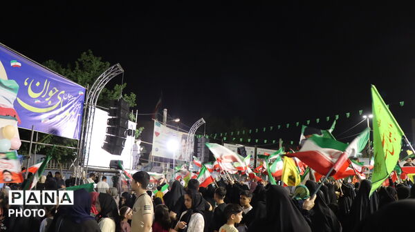 حضور پرشور دانش‌آموزان دبیرستان شهدای مظفر در نود و نهمین موج اجتماع مردمی پاکدشت
