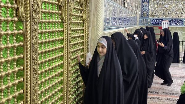 آیین غبارروبی حرم حضرت معصومه(س) با حضور بانوان طلبه
