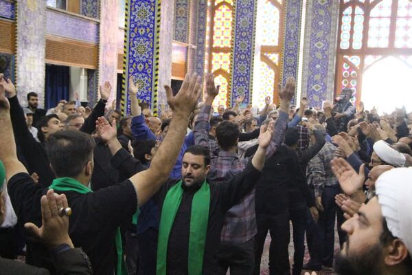 دسته عزاداری مردم و روحانیون یزدی به‌مناسبت سالروز رحلت امام خمینی(ره)