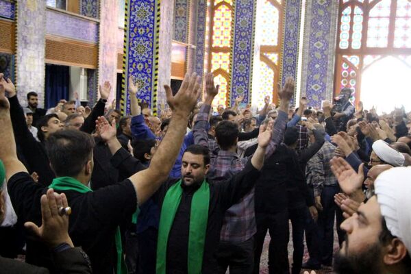 دسته عزاداری مردم و روحانیون یزدی به‌مناسبت سالروز رحلت امام خمینی(ره)