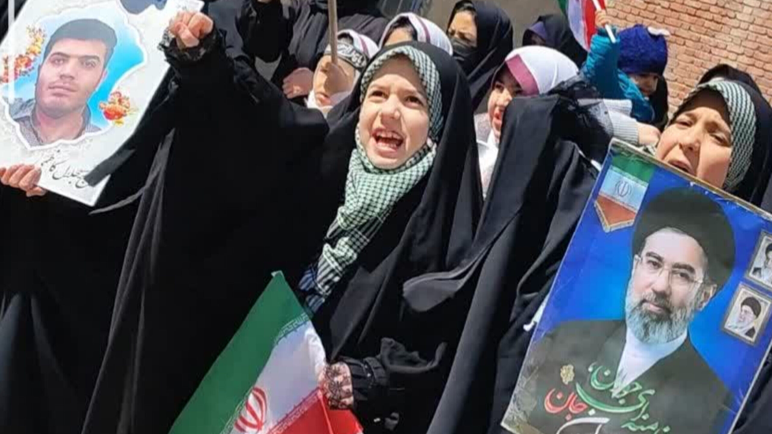 حضور شیرزنان دستجردی و نسل فردای ایران در راهپیمایی