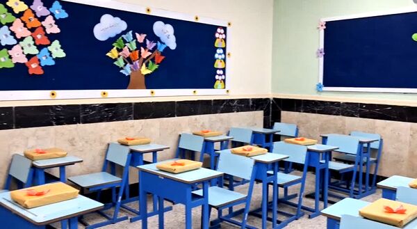 غبارروبی نمازخانه‌های مدارس قشم در آستانه سال تحصیلی جدید