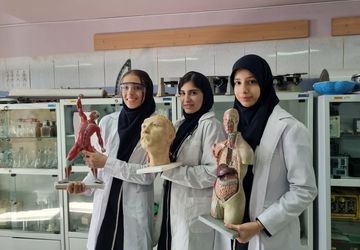 دانش‌آموزان تجربی، زیست را در آزمایشگاه مدرسه نفس کشیدند