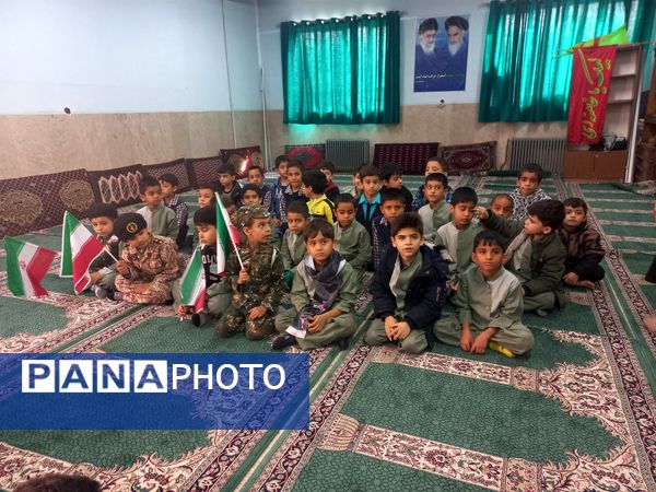 رئیس سازمان بسیج دانش‌آموزی شهرستان قدس مهمان دانش‌آموزان دبستان شهید رجایی 