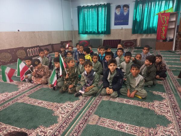 رئیس سازمان بسیج دانش‌آموزی شهرستان قدس مهمان دانش‌آموزان دبستان شهید رجایی 
