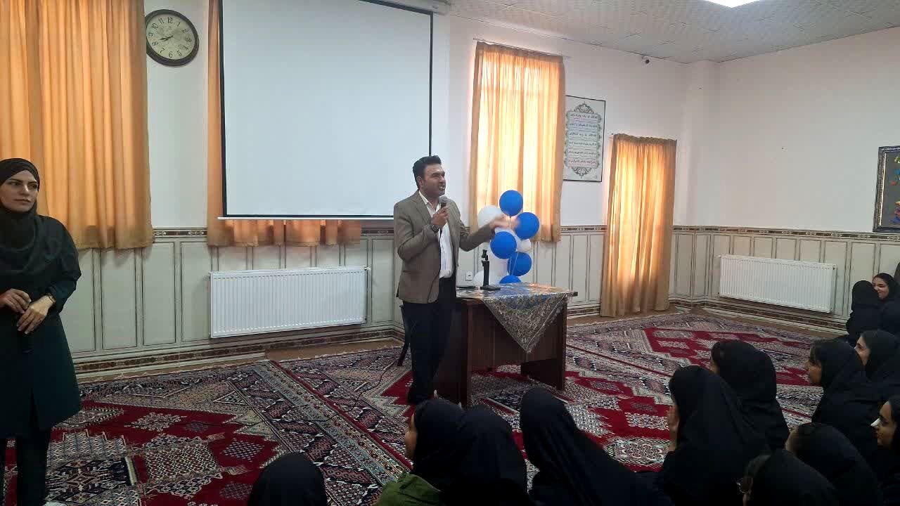 هنرستان حاج عزیزالله مشکی میزبان کارشناس آموزش نیروی انتظامی بود