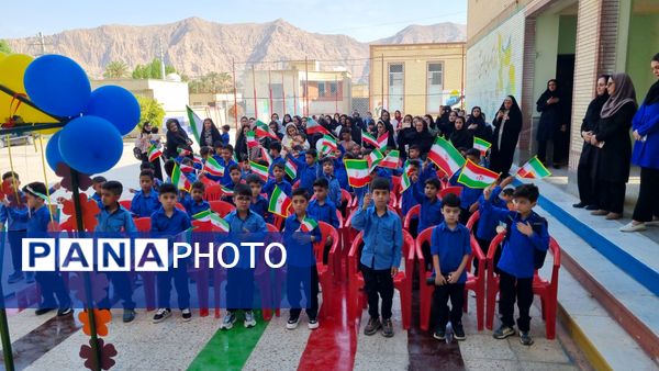 نواختن زنگ مهر، جشن شکوفه‌ها در حاجی‌آباد