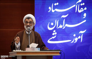خسروپناه: هر استاد، چراغی برای زیست مؤمنانه و وطن‌خواهانه