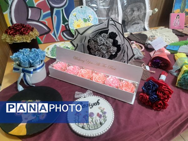 نمایشگاه دست‌سازه‌های هنری در دبیرستان علی افشارنژاد