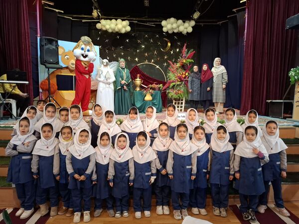 جشن یلدا ۱۴۰۴ در مدرسه ۱۷ شهریور شهرستان بجنورد 