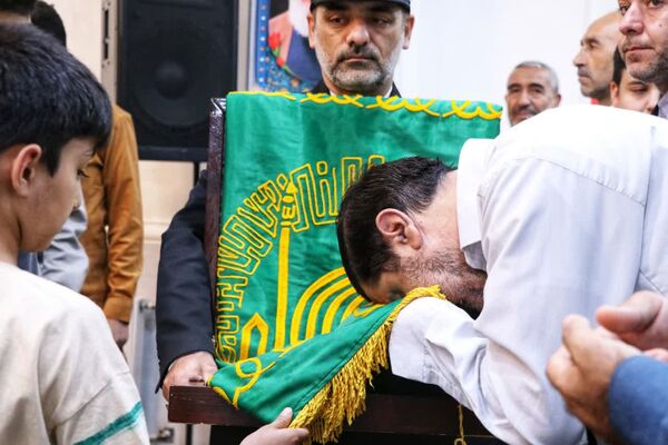پرچم متبرک امام رضا (ع) در جشن ولادت امام رئوف در مسجد امام حسن عسکری (ع) بجنورد 