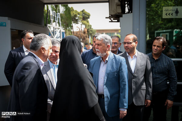 آیین بهره برداری از ۱۰ دستگاه خودرو کتابخانه عمومی سیار