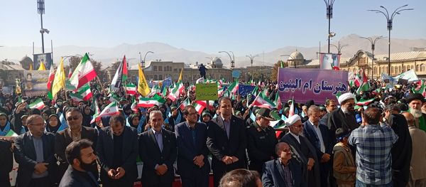 حضور پررنگ پیشتازان، جلوه‌ای از نشاط و بصیرت دانش‌آموزی در سیزده آبان