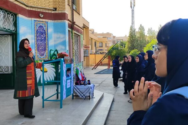 جشن بازگشایی مدارس در دبیرستان الزهرا(س) ناحیه چهار شیراز