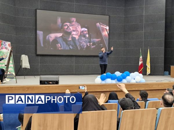 اجتماع بزرگ دانش‌آموزان بسیجی در هفته بسیج