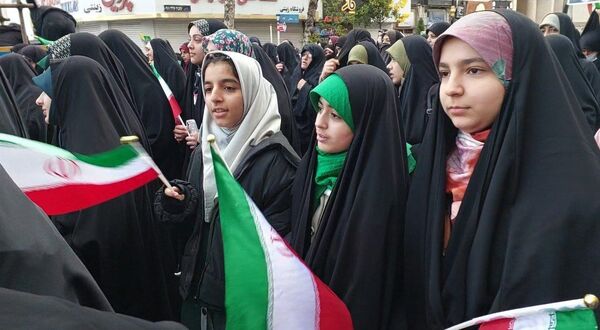 راهپیمایی 22 بهمن در مه ولات 
