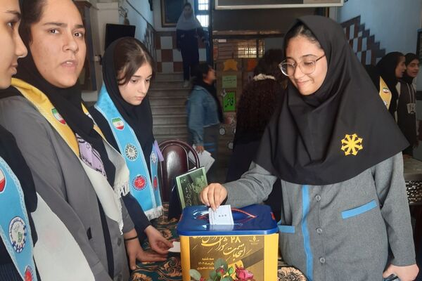 برگزاری انتخابات شورای دانش‌آموزی در دبیرستان فرزانگان قائمشهر