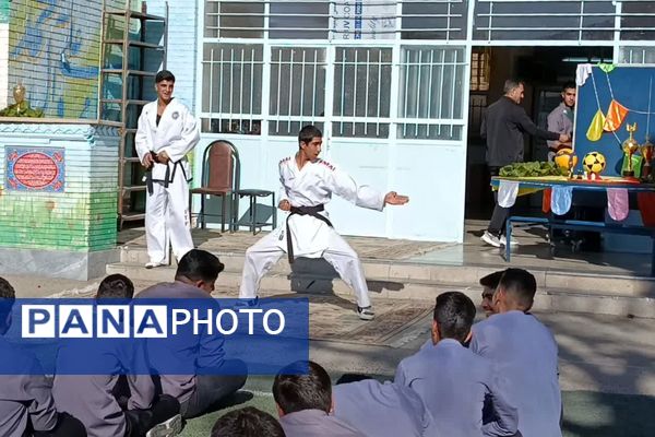 المپیاد ورزشی درون مدرسه‌ای با نمایش منش پهلوانی