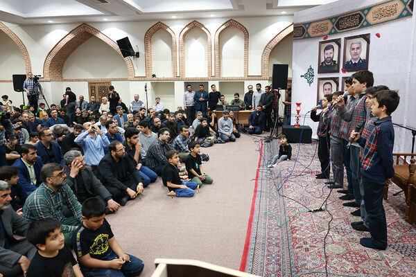 مراسم بزرگداشت شهیدان خدمت در دبیرستان متوسطه دوم امام صادق(ع)