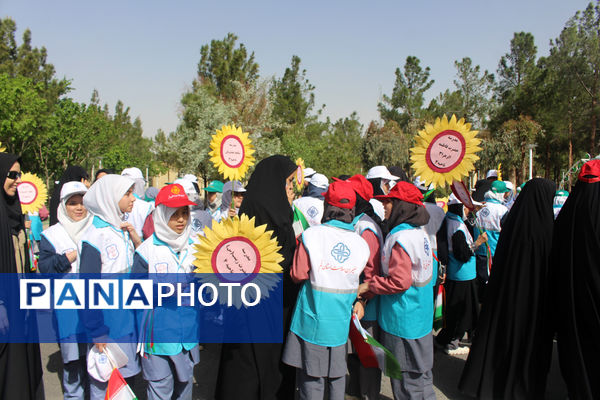 آیین افتتاحیه جشنواره رقابت‌های علمی- مهارتی سفیران سلامت استان قم