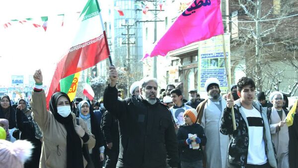 راهپیمایی یوم‌الله ۲۲بهمن با حضور پرشور مردم در استان البرز