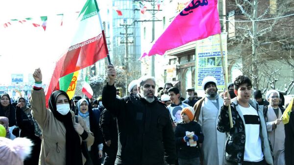 راهپیمایی یوم‌الله ۲۲بهمن با حضور پرشور مردم در استان البرز
