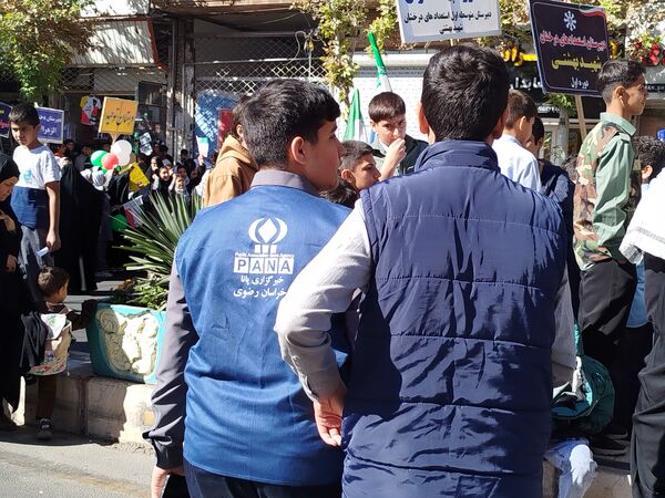 حضور پرشور دانش‌آموز خبرنگاران پانا کاشمر در راهپیمایی ۱۳ آبان