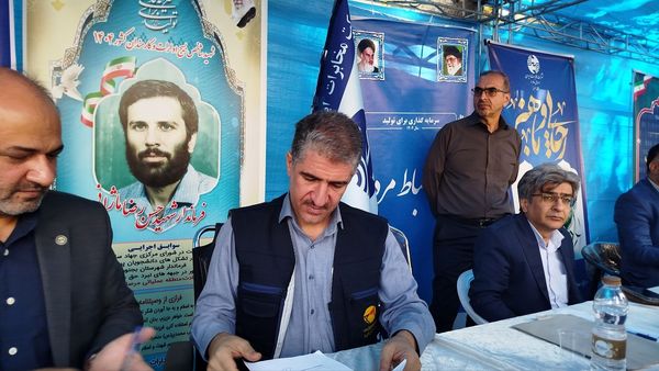  برگزاری میزخدمت درمصلی کرج به‌مناسبت هفته دولت