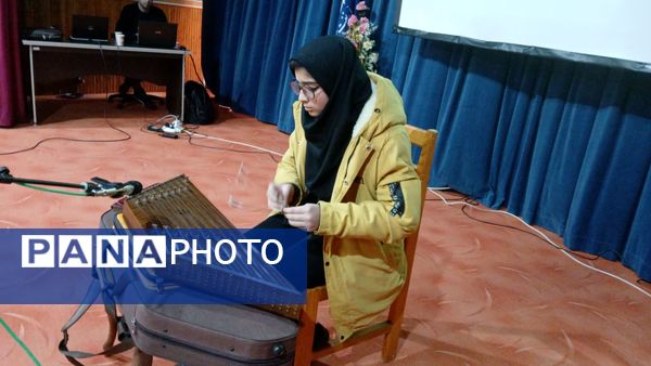 آیین تجلیل از دانش آموزان برتر دبیرستان عترت محمودآباد 