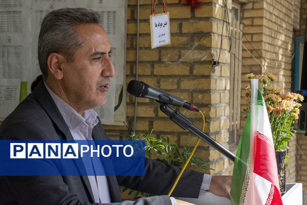 جوانه‌های محلاتی ورود به دوره متوسطه را با جشن جوانه‌ها آغاز کردند