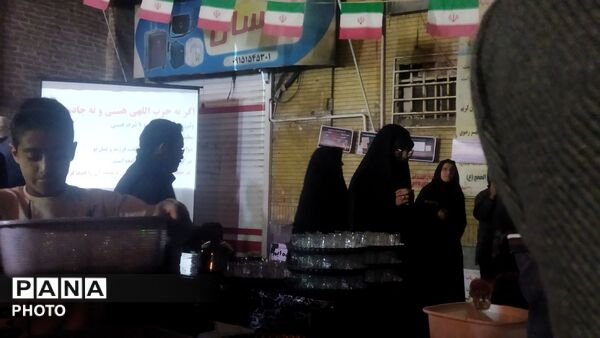 گذری بر فعالیت چایخانه حضرت زهرا  در بیست و دومین شب از اجتماعات مردمی 