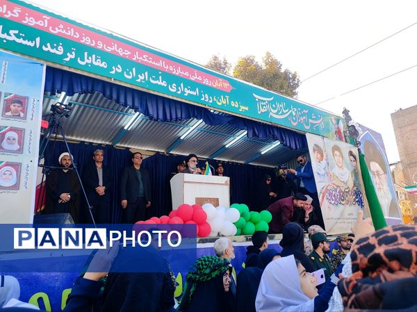 حضور پرشور دانش‌آموزان در راهپیمایی روز ۱۳ آبان