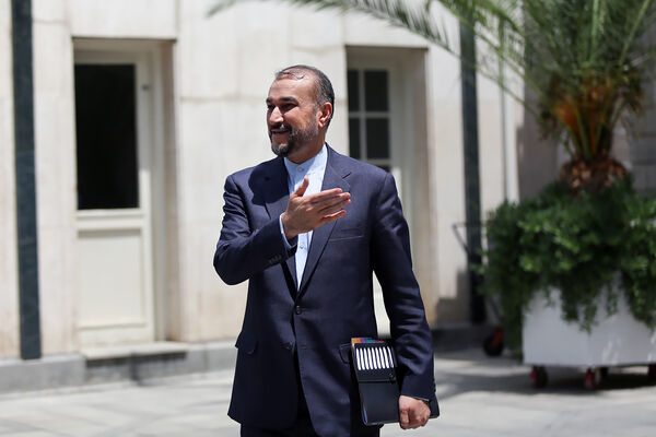 دیپلمات شهید