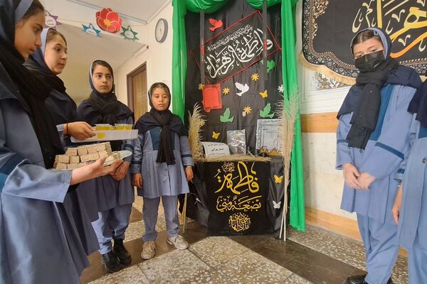 طنین نوای عشق و عزا؛ مراسم عزاداری دهه دوم فاطمیه در مدارس بهارستان‌دو
